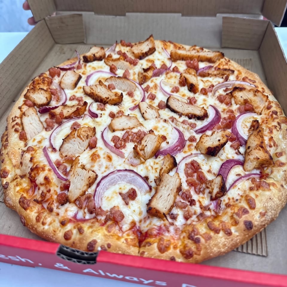 Chicken pizza with red onion.