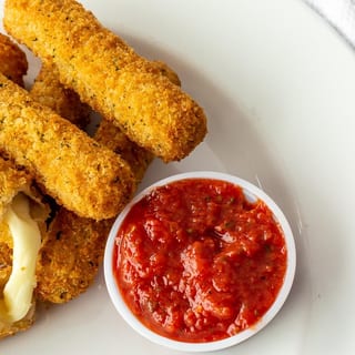 Mozzarella Sticks (8 Pieces)